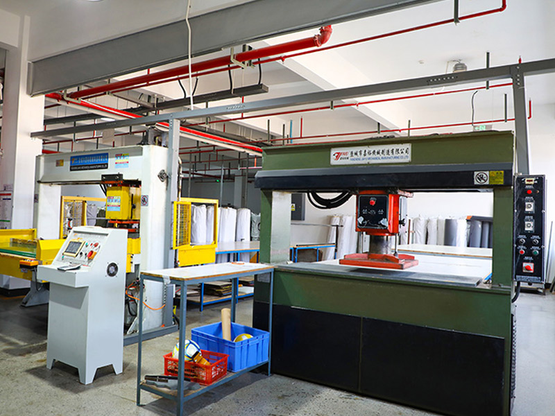 Pagputol ng katad ng football